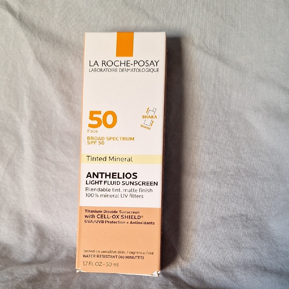 La Roche-Posay Anthelios Tinted Light Fluid Sunscreen SPF 50 - NWT